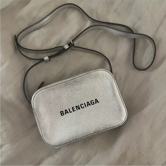 NEW Balenciaga Everyday Camera Bag Leather Bag Silver 552372 - Picture 1 of 11